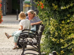 Dziadkowie chcą rozpieszczać wnuki, ale tylko przez kilka godzin. Wakacyjna opieka to już za dużo
