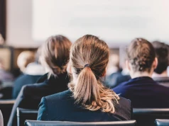 Zapisują się do szkoły tylko dla statusu. MEN chce zmienić zasady, uczniom się to nie spodoba