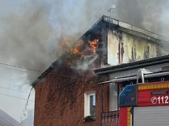 Pożar kamienicy w centrum Klimontowa
