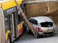 Wypadek autobusu w Warszawie. Prokuratura sprawdza podobieństwo do wypadku ze Śląska