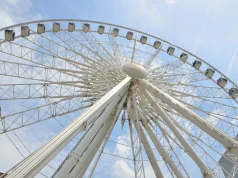 Navy Pier oferuje darmowe przejażdżki Centennial Wheel. To rekompensata za mgłę podczas pokazu fajerwerków 4 lipca