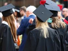 Szkoła lub studia tylko dla zniżek i ZUS-u. MEN planuje bat na "uczniów widmo"