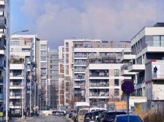 Warszawa wstrzymuje ważne decyzje. Ratusz zasypały wnioski deweloperów