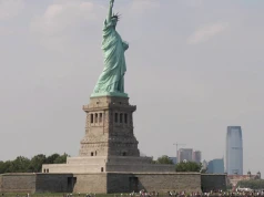 Polacy już nie marzą o życiu za oceanem. Te kierunki na emigrację wybierają częściej niż USA