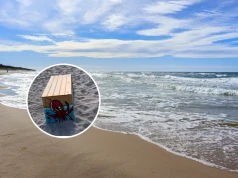 Spacerowicz otworzył skrzynię na polskiej plaży. Mocno się zdziwił