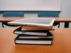 MEN przychyliło się do postulatów UODO. Uczniowie szkół podstawowych na edukacji zdrowotnej będą uczyli się o zagrożeniach związanych ze zjawiskiem deepfake