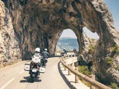 Alpy Nadmorskie we Francji. Bardzo motocyklowe zaplecze Lazurowego Wybrzeża