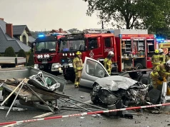 Droga wojewódzka całkowicie zablokowana. Koszmarny wypadek na granicy Teodorówki i Nadola. Czołowe zderzenie z tirem.