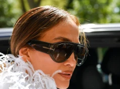 Jennifer Lopez podbija Paryż. Wszyscy patrzyli tylko na tył kreacji