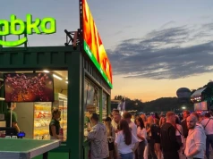 Żabka rusza w trasę koncertową. Odpala mobilne sklepy na festiwalach