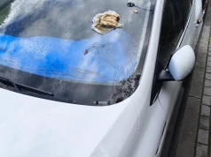 Ktoś codziennie brudzi mu samochód fekaliami. "Nikt cię tu nie chce, pora wracać na wschód"