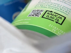 Nowe oszustwo na kaucję za butelki. Policjant ostrzega: robią z opakowań "mały bankomat"