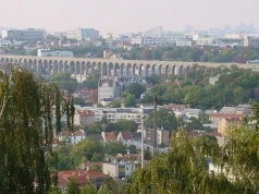 Nad akweduktem stoi... kolejny. Pod spodem kryje się jeszcze jeden. Widok, który zaskakuje