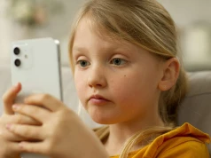 Czy zakaz telefonów w szkołach ma sens? "To przyznanie się do kompletnej bezradności"