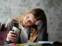 Zakaz telefonów w szkołach od nowego roku szkolnego. Co z uczniami z cukrzycą?