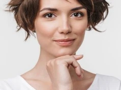 Krótkie fryzury dla odważnych kobiet. Pixie, bixie i soft crop na topie