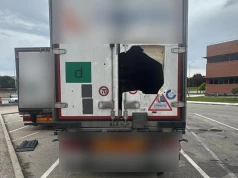 Podjeżdżali Sprinterem do jadących ciężarówek, rozcinali naczepy i kradli ładunki