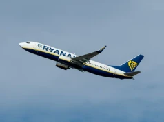 Samolot Ryanair nagle zmienił kurs. Pilot nadał kod 7700