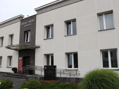 Urząd Gminy w Czarnożyłach przeszedł kompletną metamorfozę energetyczną – m.in. wymieniono 32 okna, zainstalowano 28 nowych grzejników i 14 klimatyzatorów