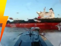 Sea Baby taranuje Blue! (WIDEO)