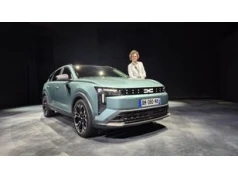 Wideo: Dacia Striker ostrzy sobie zęby na rynek kompaktowy