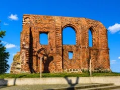 Kościół, który zjadło morze. Najbardziej niezwykłe ruiny polskiego wybrzeża