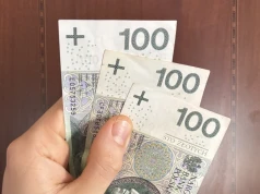 ZUS tym emerytom co miesiąc wysyła gotówkę. Wystarczy jeden wniosek