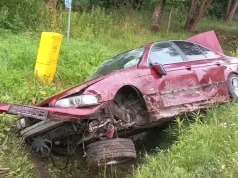 Samochód wypadł z drogi w Pruszynie-Pieńkach. 26-latek zakończył jazdę w rowie