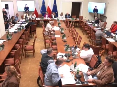 Trzy projekty ustawy o asystencji osobistej. Porównanie prezydenckiego, rządowego i poselskiego projektu