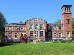 Zabytkowa szkoła w Mielęcinie zyska drugie życie? Gmina Pyrzyce ogłosiła przetarg na II etap przebudowy