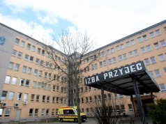 Operacja na „zamkniętym”. Radny PiS zoperowany na zawieszonym oddziale