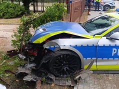 Policyjny Mustang rozbity na Mazowszu