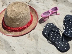 Japonki wracają do łask. Te niedrogie modele sprawdzą się od plaży po miejskie spacery