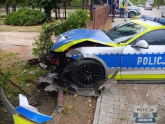 Skonfiskowany pijanemu kierowcy, policyjny Mustang rozbity. Służył niespełna cztery miesiące