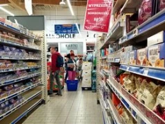Od czerwca są otwarci w każdą niedzielę. Jeden sklep sieci omija zakaz