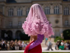 Ascetyczna Balenciaga pomalowana na nowo. Pierpaolo Piccioli debiutuje barwną kolekcją couture jesień-zima 2026