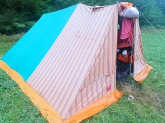 Biwakowanie na dziko w Polsce. Jak legalnie nocować w lesie i nie łamać prawa?