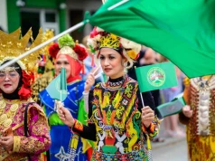 Kolorowa ETNOparada otworzyła festiwal POLKA. Folklor z całego świata zawitał do Pabianic