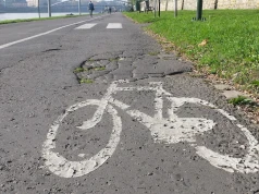 Pędził po bulwarach wiślanych 80 km/h między pieszymi i rowerzystami! Policja dotarła do 15-latka