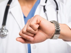 38 godzin i 43 minuty: tyle liczyła doba tego lekarza. Sprawa w prokuraturze