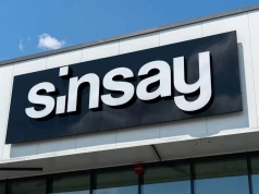 Sinsay i Zara mają najładniejsze białe sukienki tego lata. To klasyka, który nigdy się nie nudzi