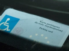 UE zmienia karty parkingowe dla osób z niepełnosprawnościami. Polska czeka