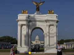 Donald Trump chce zbudować łuk triumfalny wyższy niż w Paryżu. Jest wstępna zgoda