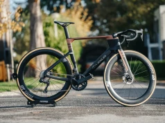 Lexus na dwóch kołach? Race Bike to karbonowy pocisk z tunelu aerodynamicznego za… no właśnie, za ile?