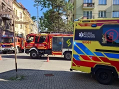 Z ostatniej chwili: Pożar w mieszkaniu w kamienicy. Trwa akcja gaśnicza – foto