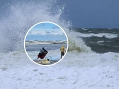 Smutny widok nad morzem. „Odpłynęły łóżka plażowe, leżaki, podesty i parasole”