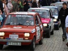 Gwiazdy motorsportu, twórcy internetowi i kultowe maluchy. Wielki finał w Krakowie