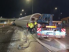 Gabaryt zablokował A4 pod Rzeszowem – wieża wiatraka wypadła z adaptera