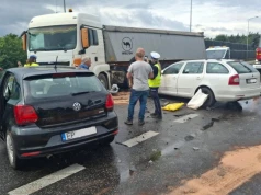 DK12 zablokowana po zderzeniu trzech pojazdów