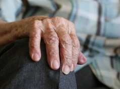 Pomoc przy codziennych czynnościach, opieka i wsparcie. Seniorzy z Sokółki skorzystają z programu